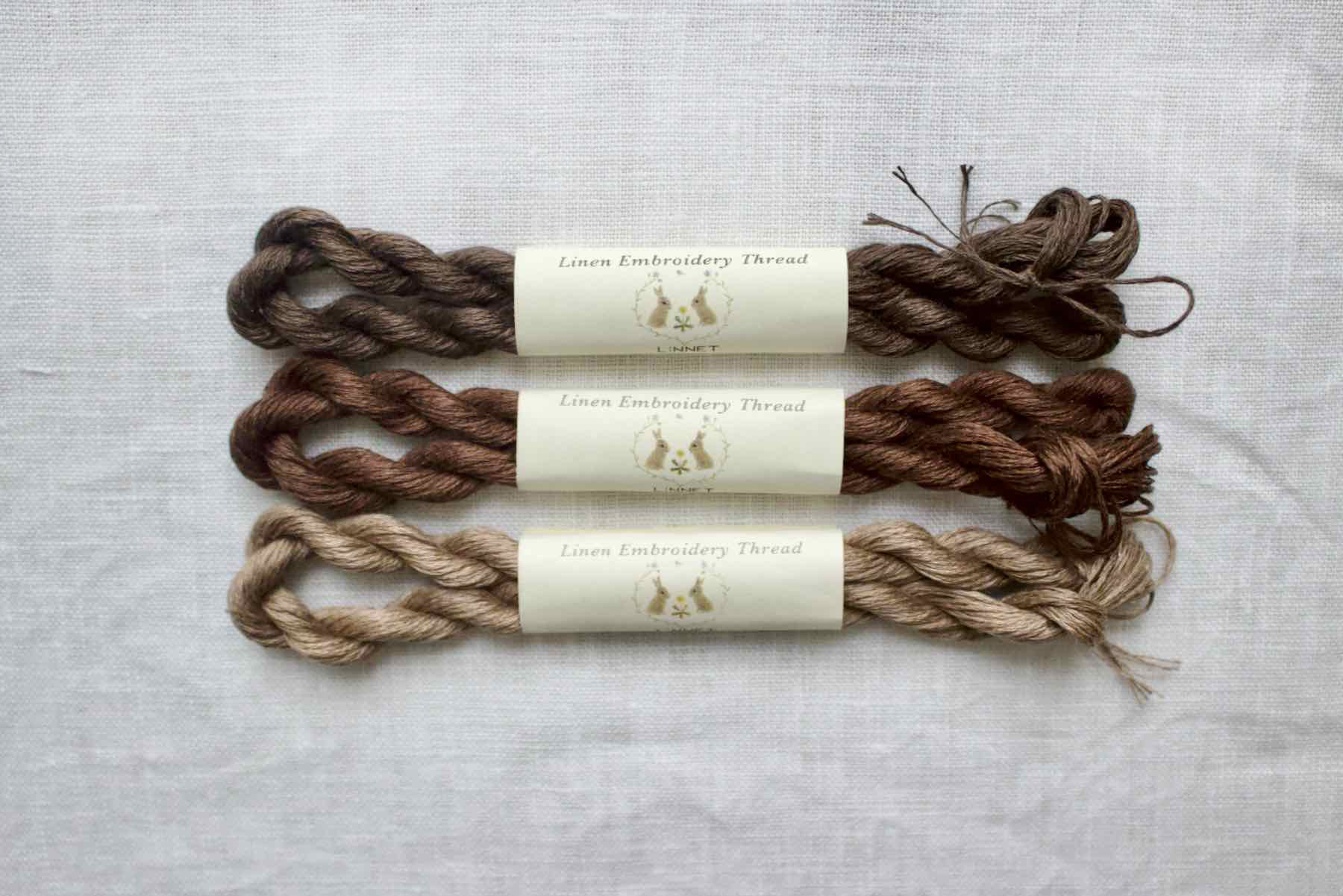 リネン刺繍糸カラー24m25番相当<br />ブラウン1